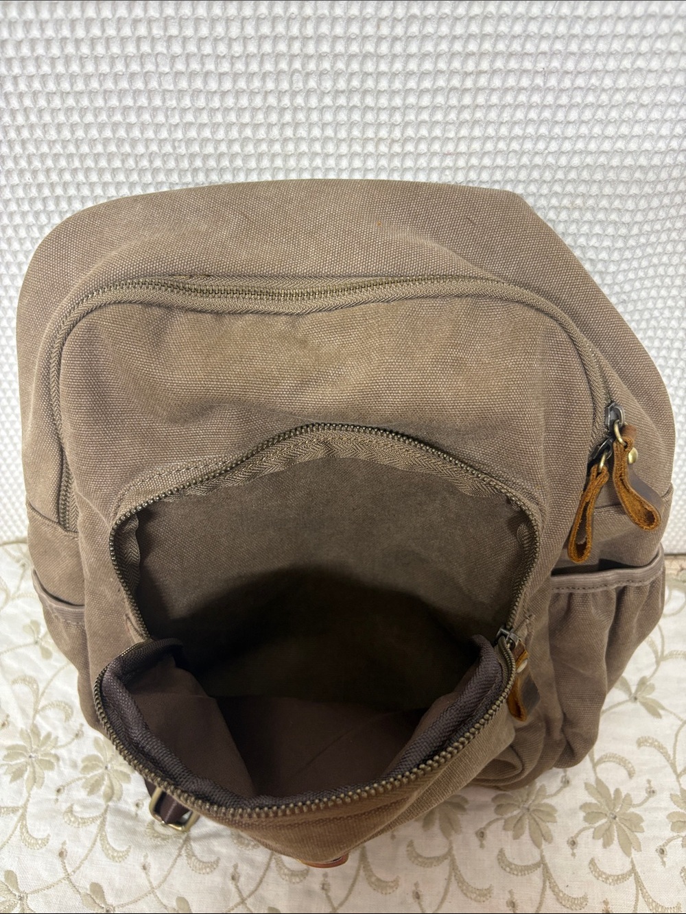 Backpack - Picture 9 of 16